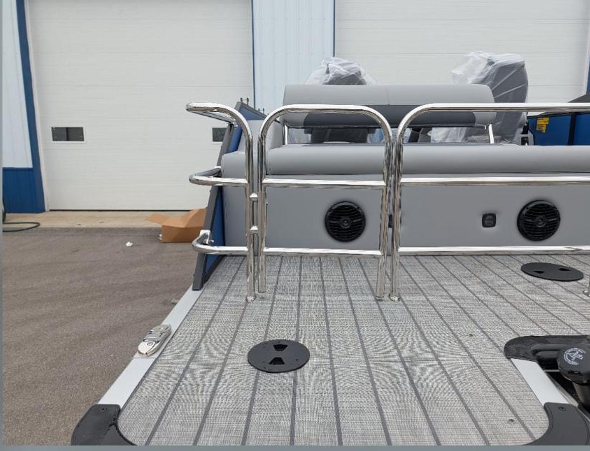 2026  BENTLEY LEGACY 223 SWINGNACK