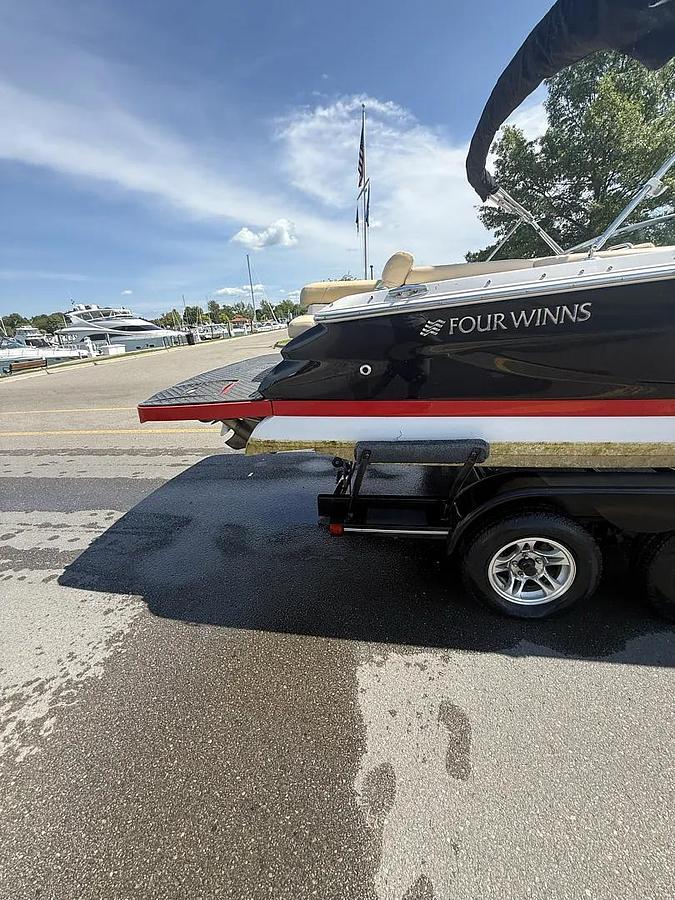 Used 2009 Four Winns SL 222