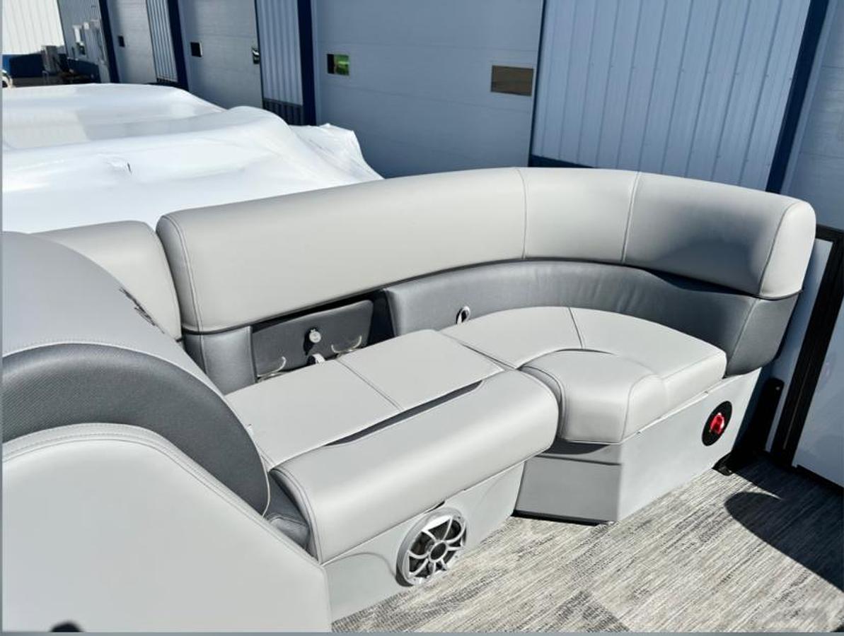 2026 Bentley Pontoons Legacy 243 Navigator Ext