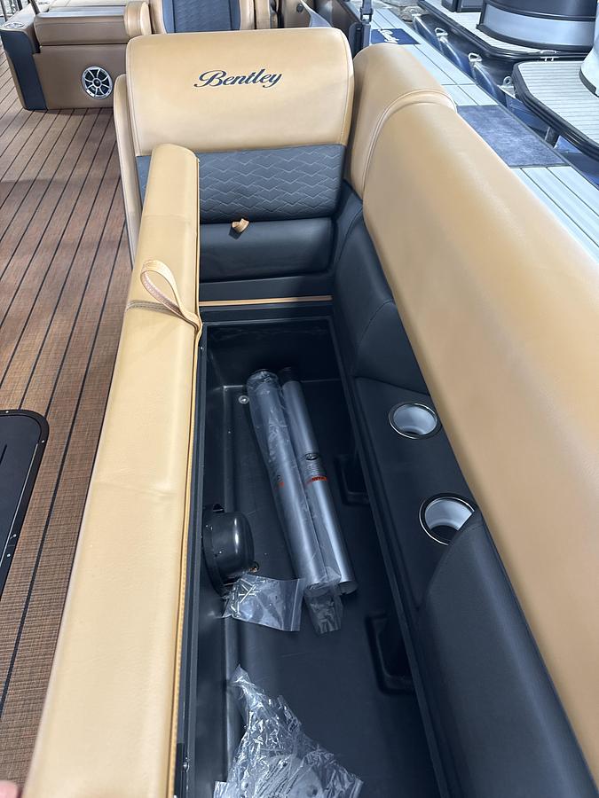 2026 Bentley Pontoons Elite 253 Swingback dual captain