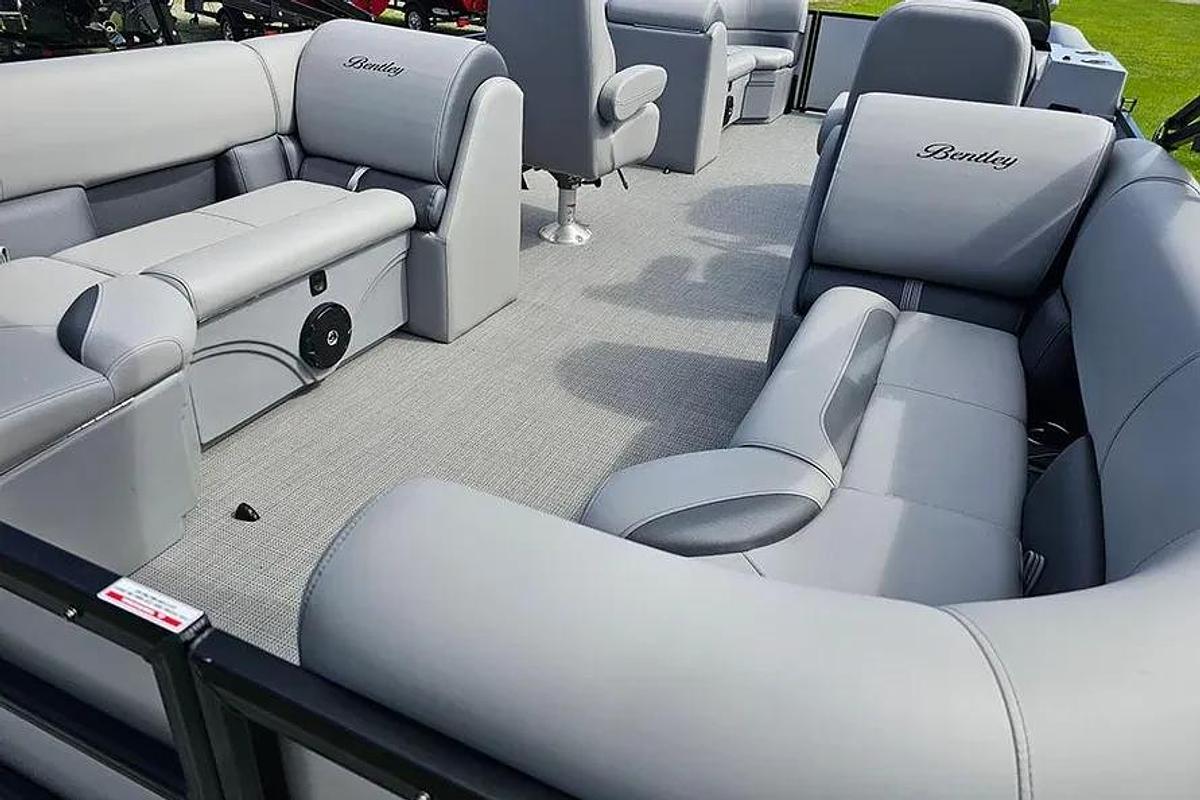2026 Bentley Pontoons Legacy 243 Navigator Ext