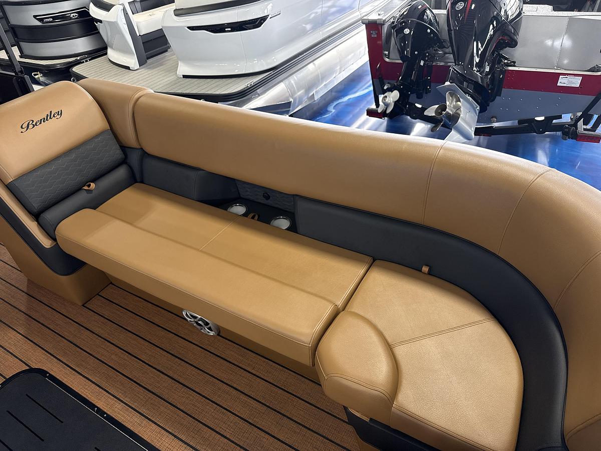 2026 Bentley Pontoons Elite 253 Swingback dual captain
