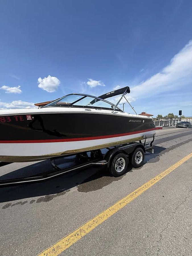 Used 2009 Four Winns SL 222