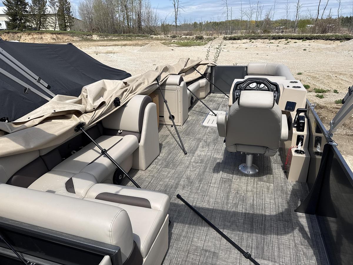 2026 Bentley Pontoons Legacy 243 Cruise