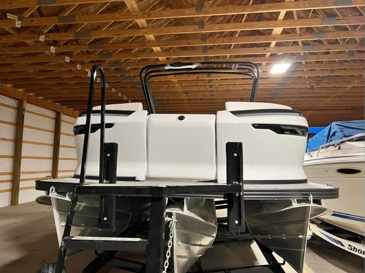 2025 Manitou 2025 Manitou Explore 24