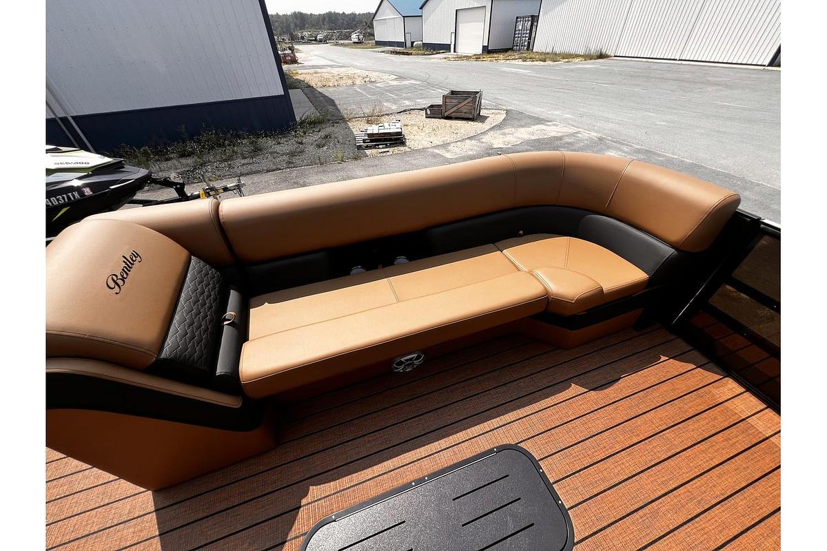 2026 Bentley Pontoons Elite 253 Swingback dual captain