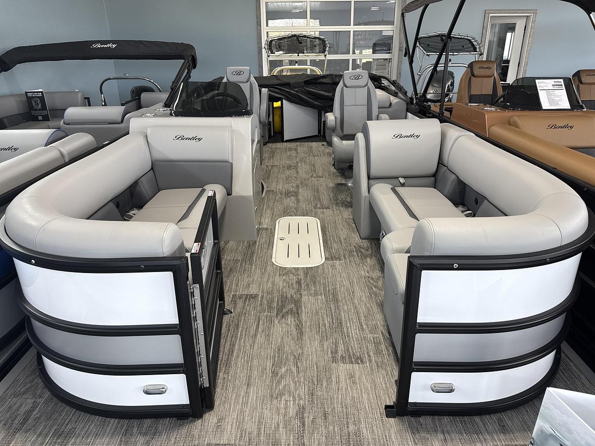2026 Bentley Pontoons Legacy 243 Navigator Ext