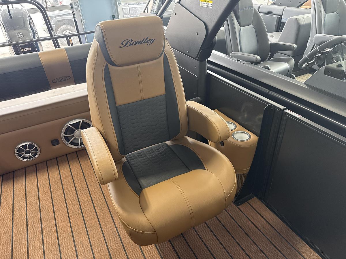 2026 Bentley Pontoons Elite 253 Swingback EXT w/ Wake Tower