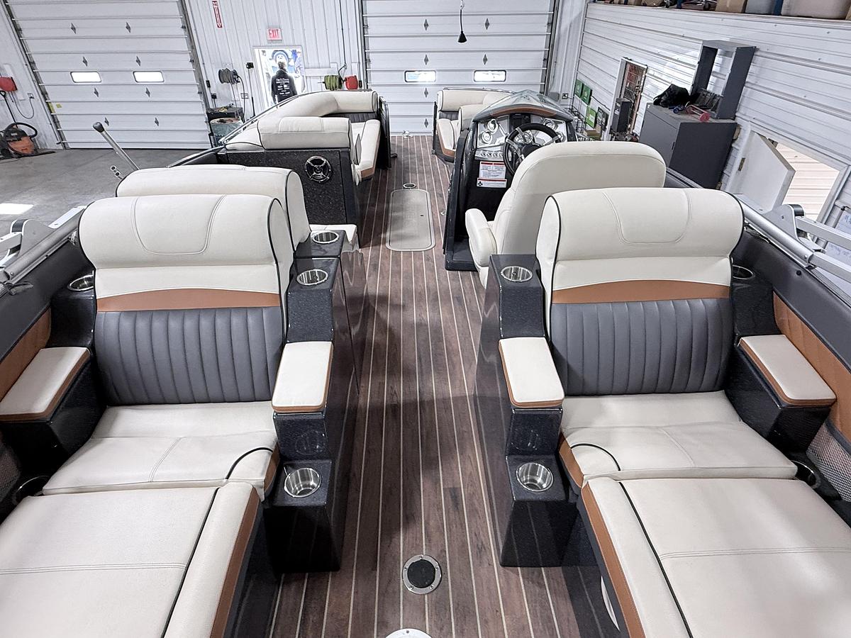 Used 2014 Crest  250 Savanah