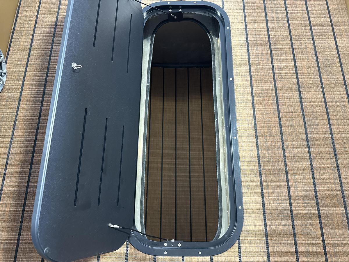 2026 Bentley Pontoons Elite 253 Swingback dual captain