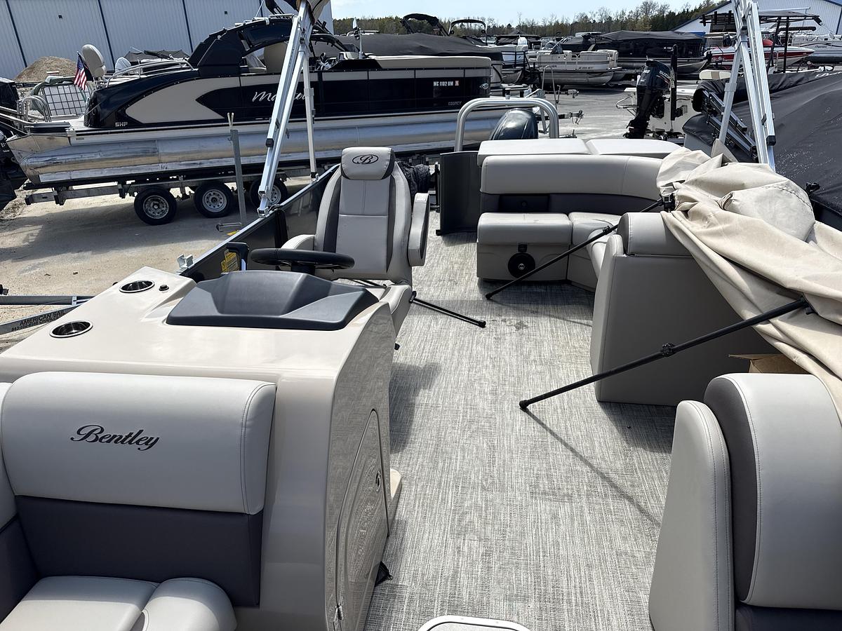 2026 Bentley Pontoons Legacy 243 Cruise