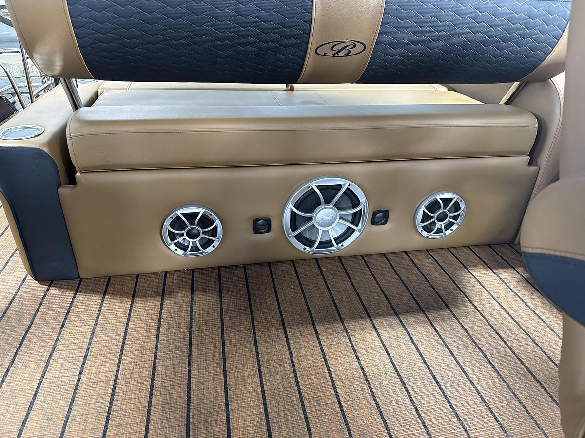 2026 Bentley Pontoons Elite 253 Swingback dual captain