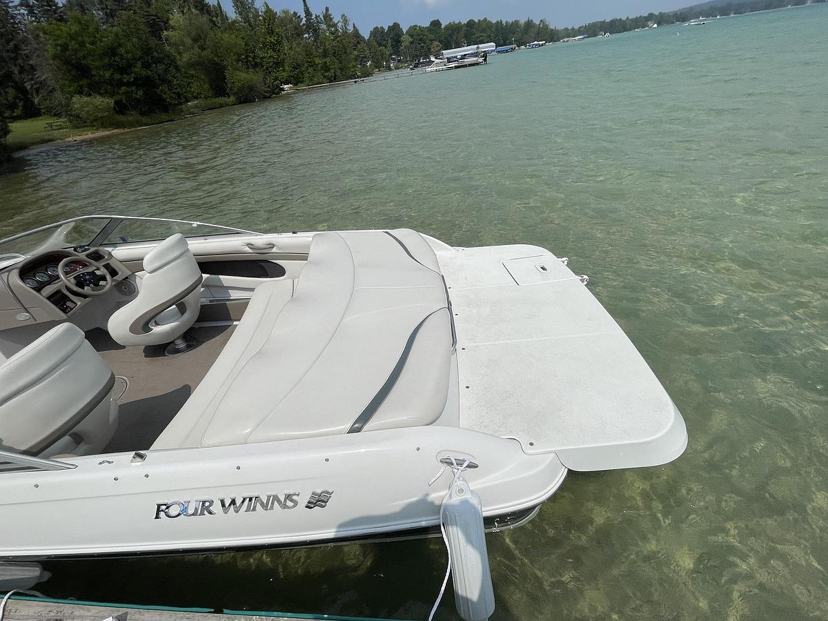 Used 2002 Four Winns 200 Horizon with Trailer
