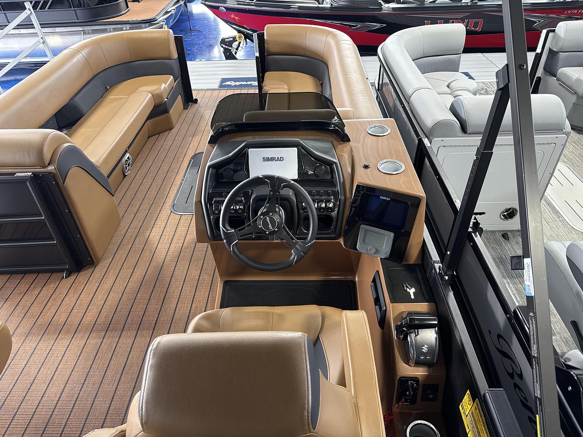 2026 Bentley Pontoons Elite 253 Swingback dual captain
