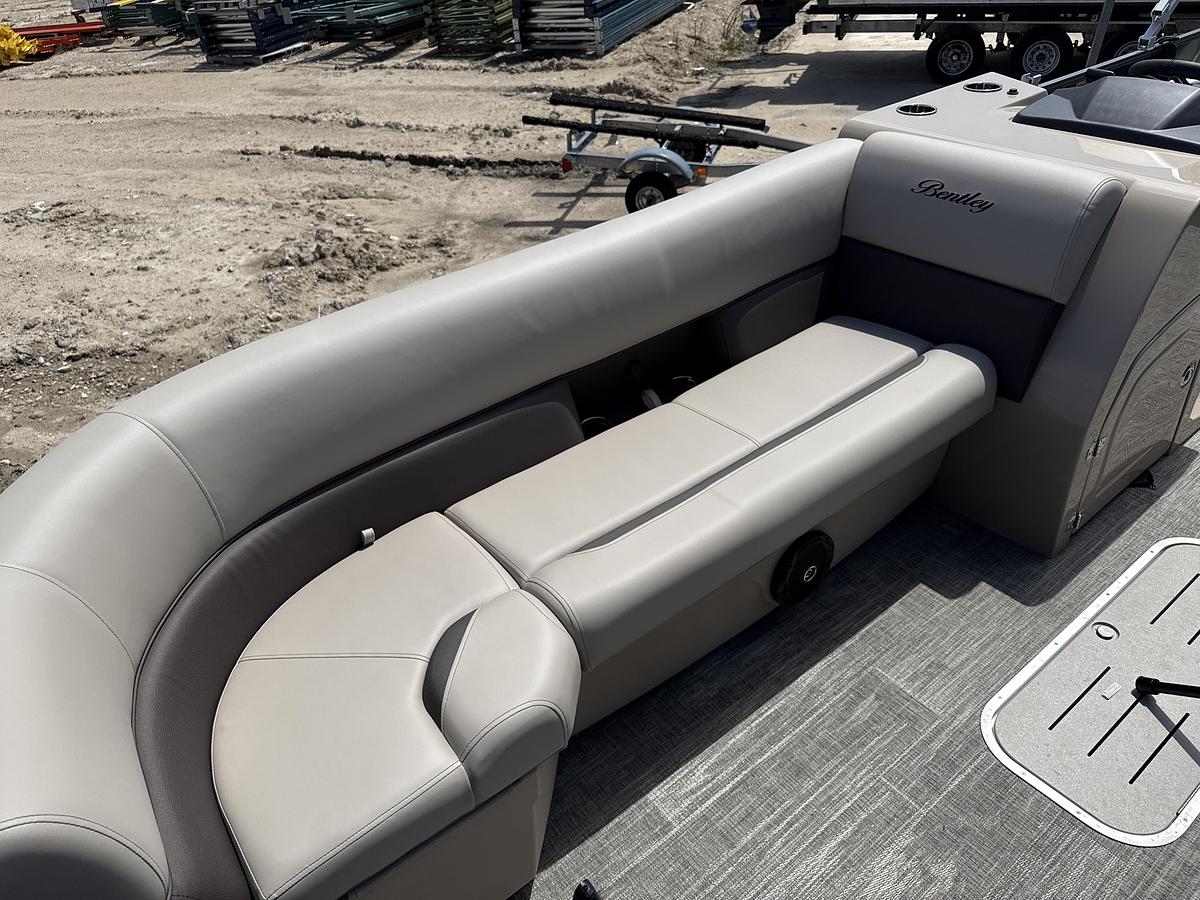 2026 Bentley Pontoons Legacy 243 Cruise