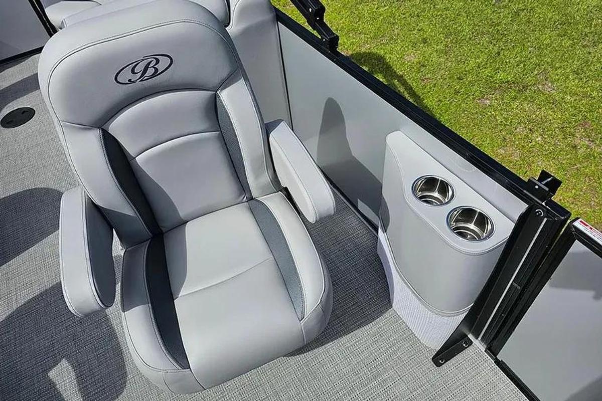 2026 Bentley Pontoons Legacy 243 Navigator Ext