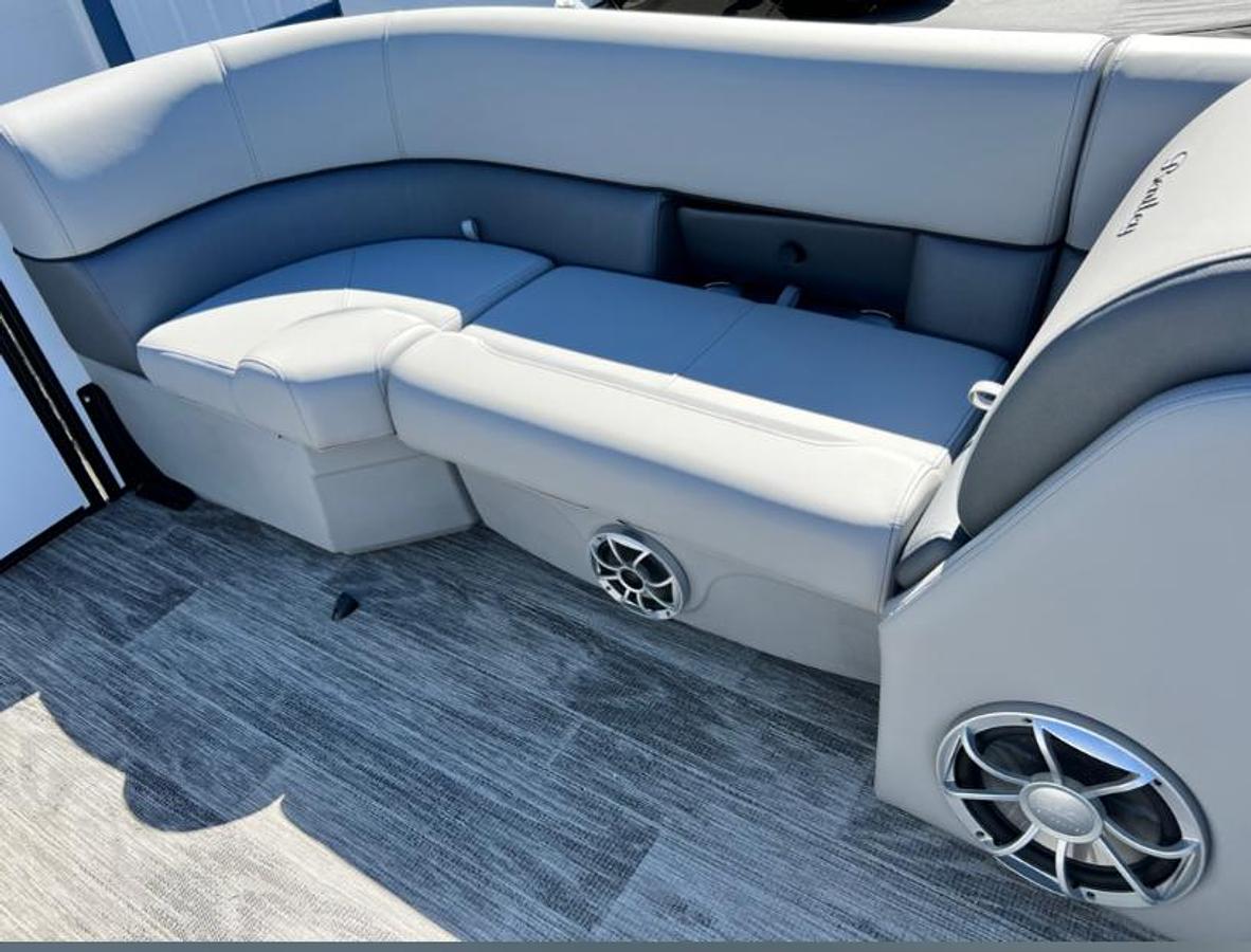 2026 Bentley Pontoons Legacy 243 Navigator Ext