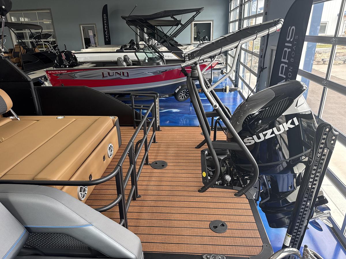 2026 Bentley Pontoons Elite 253 Swingback EXT w/ Wake Tower