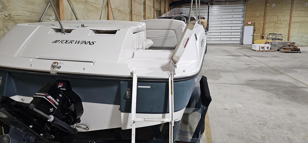 Used 2001 Four Winns 214 FunShip