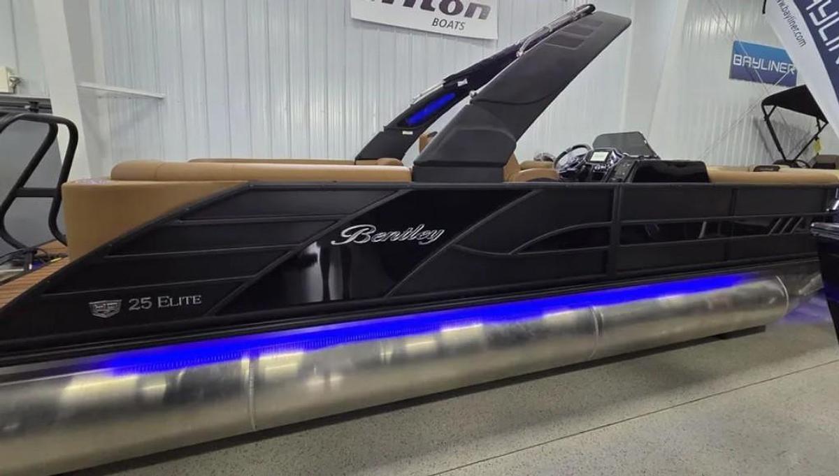 2026 Bentley Pontoons Elite 253 Swingback EXT w/ Wake Tower