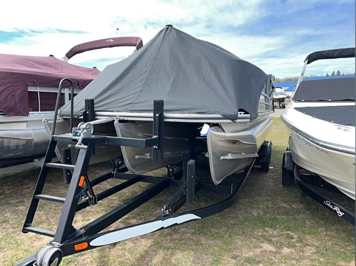 Used 2014 Crest  250 Savanah