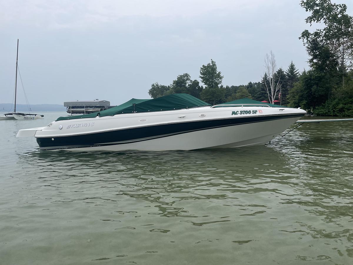 Used 2002 Four Winns 200 Horizon with Trailer