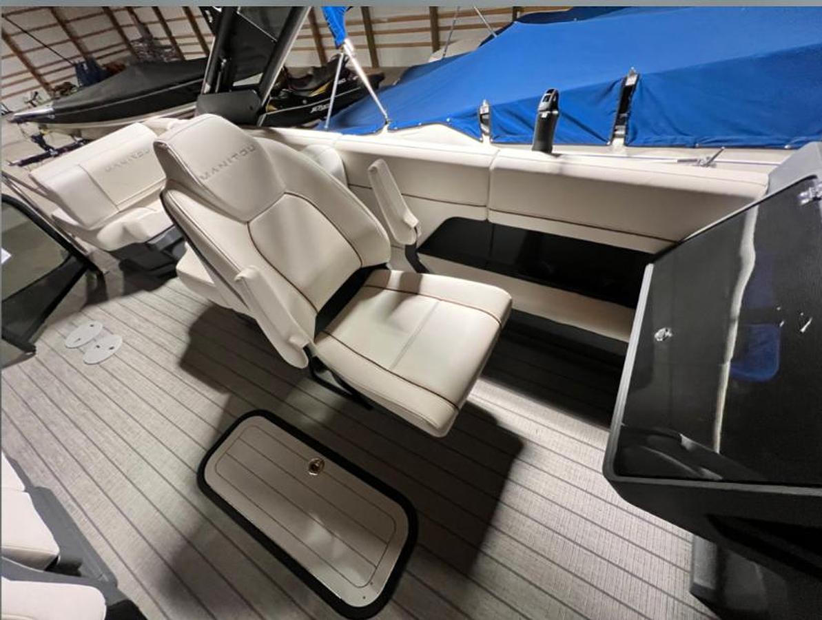 2025 Manitou 2025 Manitou Explore 24