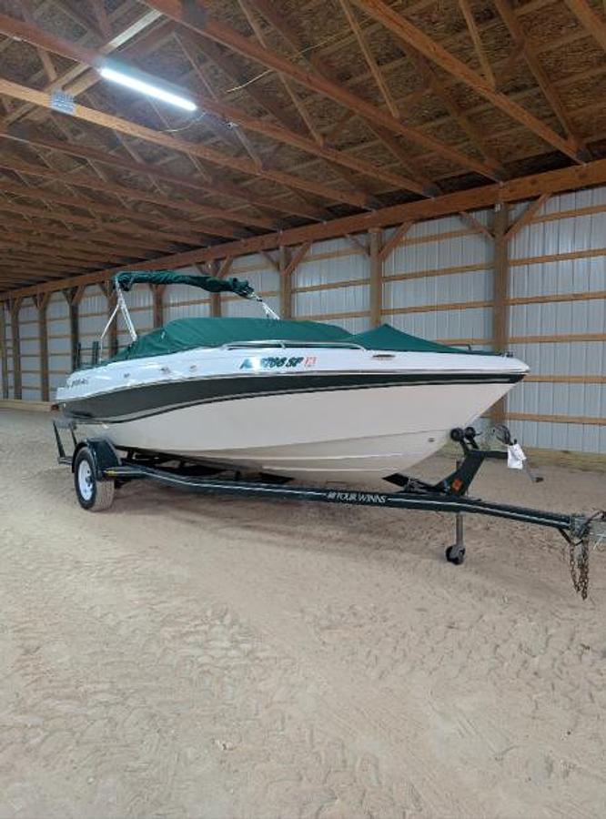 Used 2002 Four Winns Horizen with Trailer