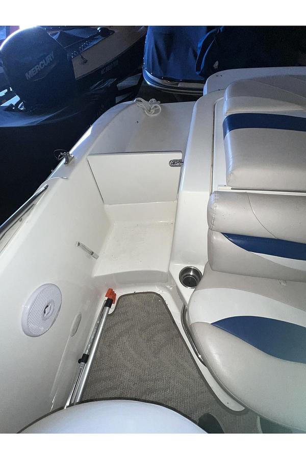 Used 2006 Larson 204 Escape