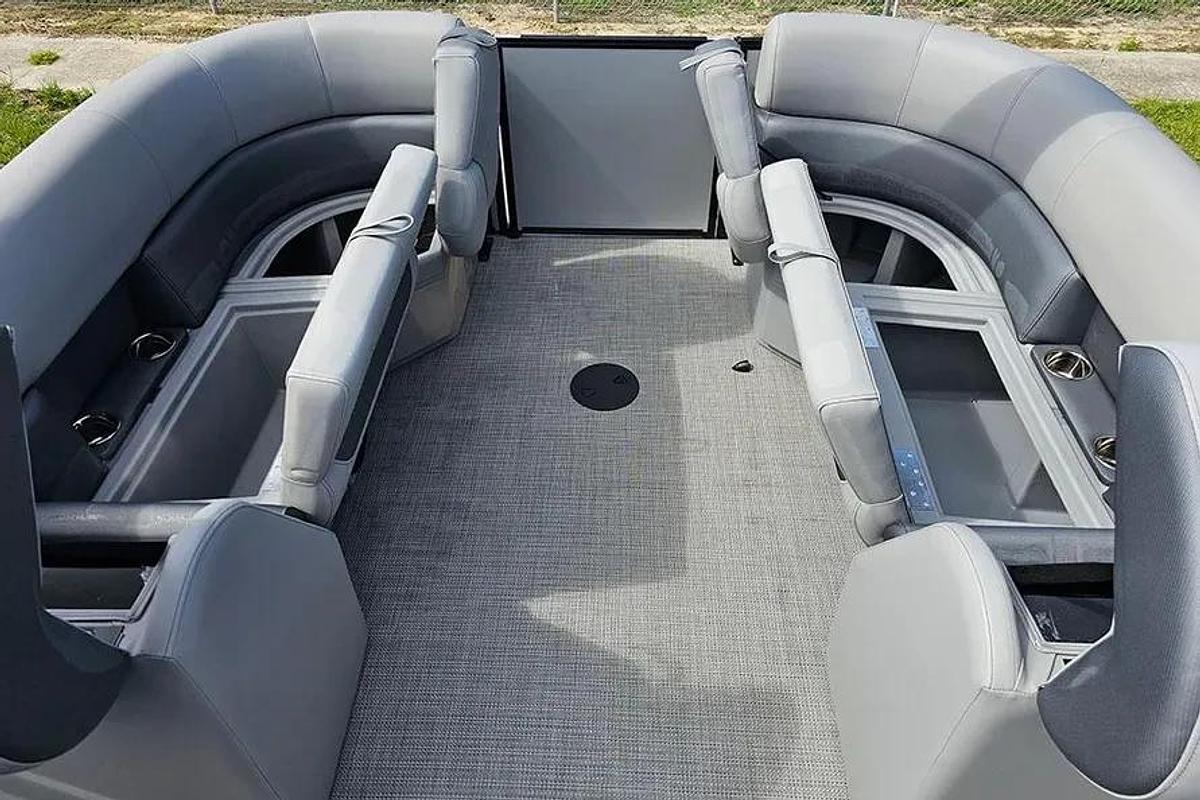 2026 Bentley Pontoons Legacy 243 Navigator Ext