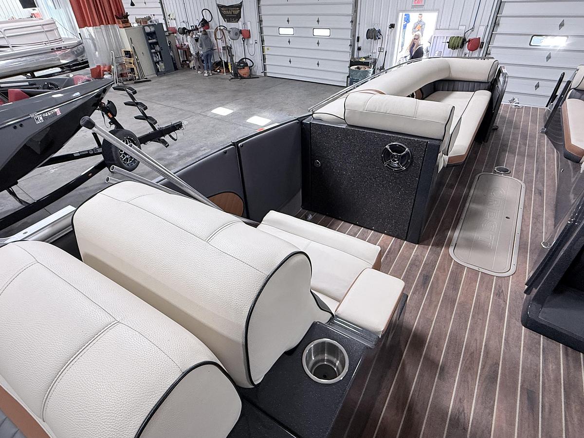 Used 2014 Crest  250 Savanah