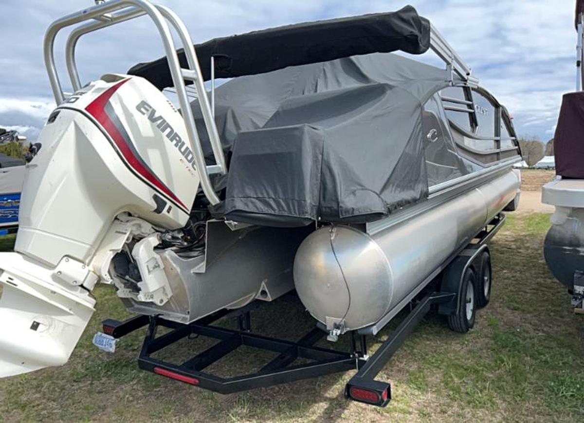 Used 2014 Crest  250 Savanah