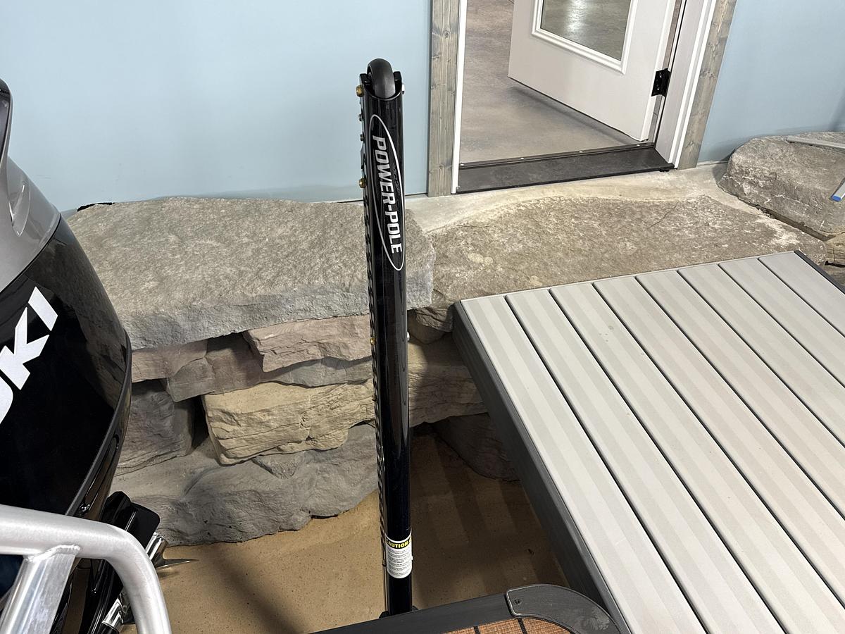 2026 Bentley Pontoons Elite 253 Swingback dual captain