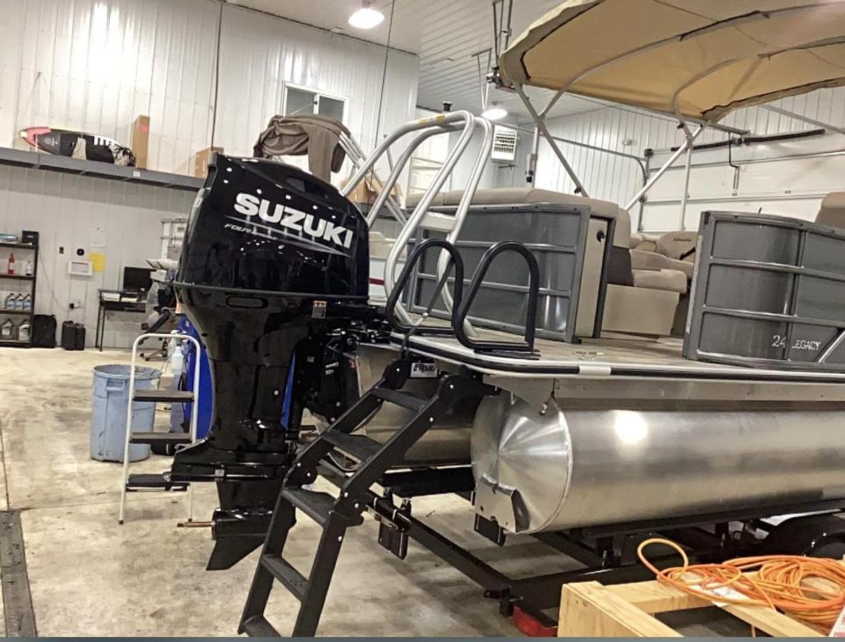 2026 Bentley Pontoons Legacy 243 Cruise
