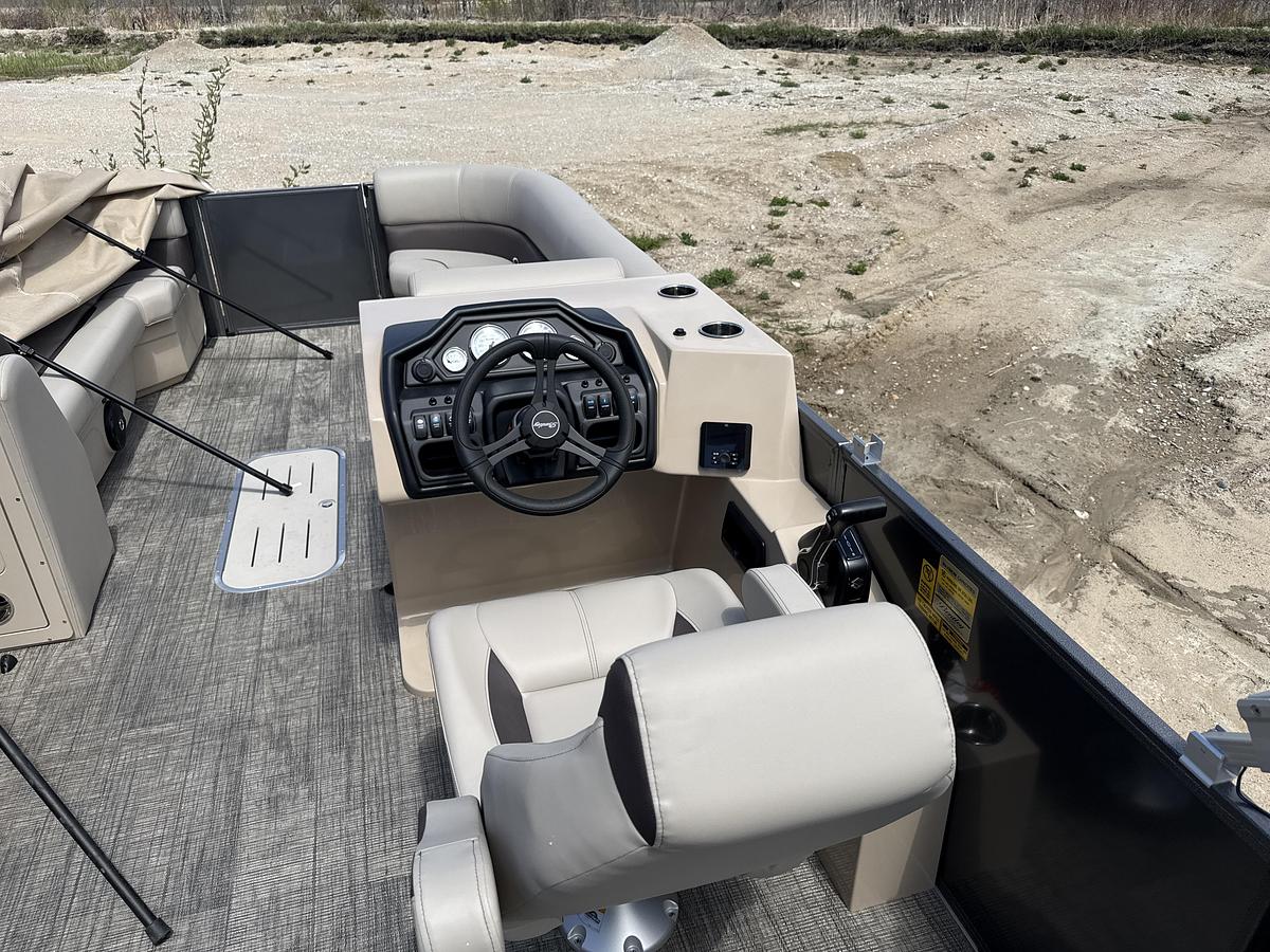 2026 Bentley Pontoons Legacy 243 Cruise