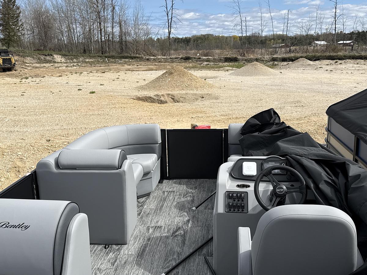 2026 Bentley Pontoons 223 Bolt