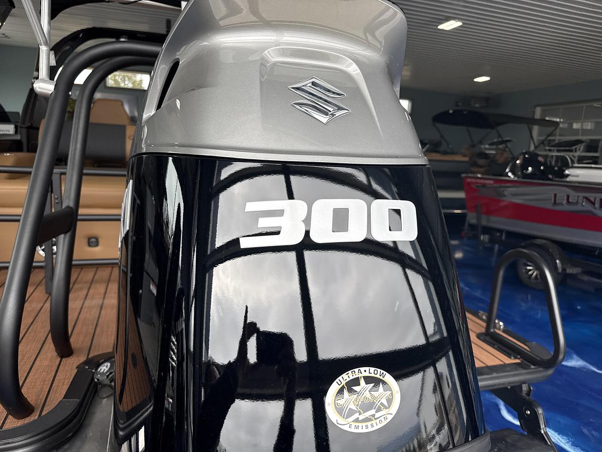 2026 Bentley Pontoons Elite 253 Swingback EXT w/ Wake Tower