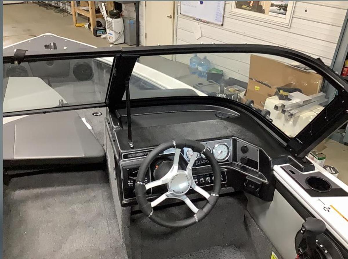 2026 Lund Z18C 1875 Crossover Xs