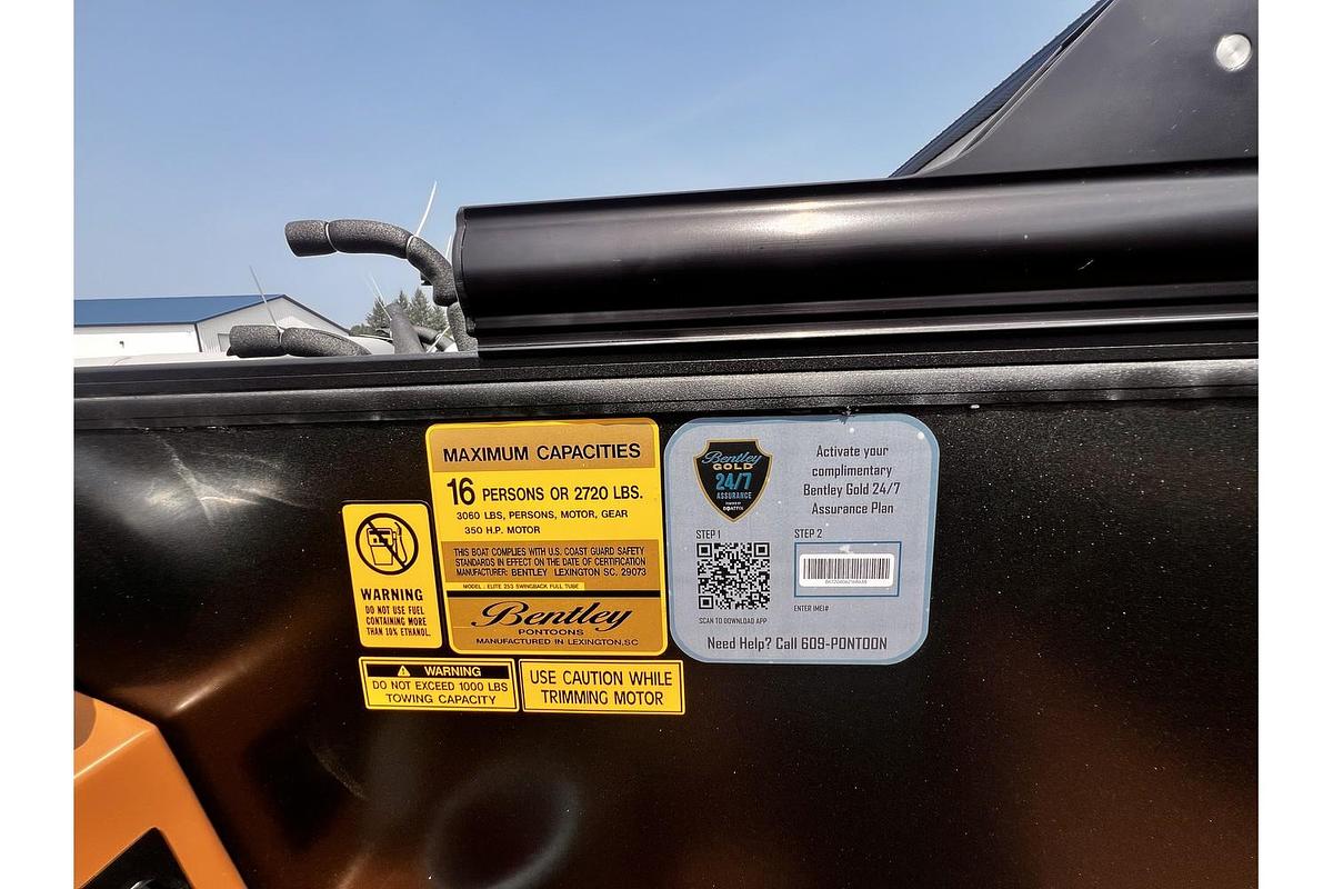 2026 Bentley Pontoons Elite 253 Swingback dual captain