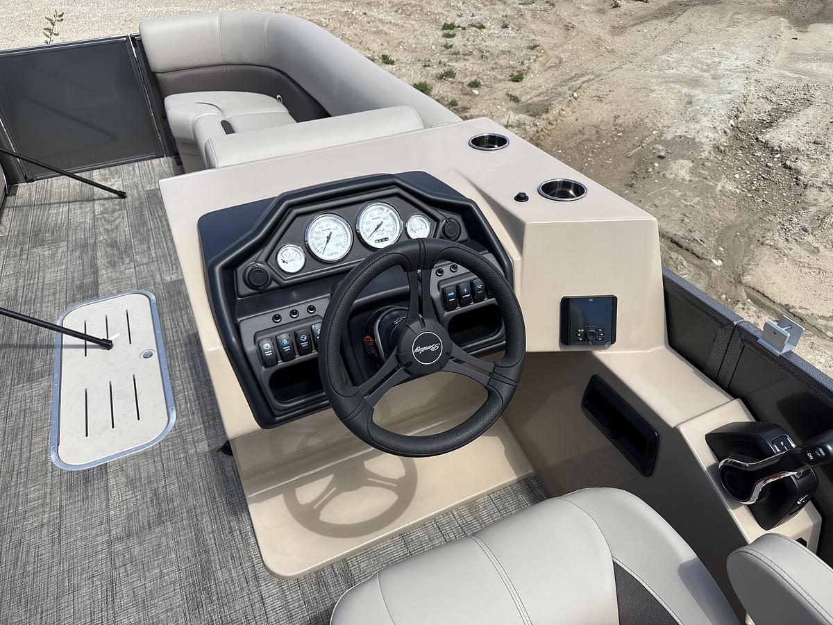 2026 Bentley Pontoons Legacy 243 Cruise