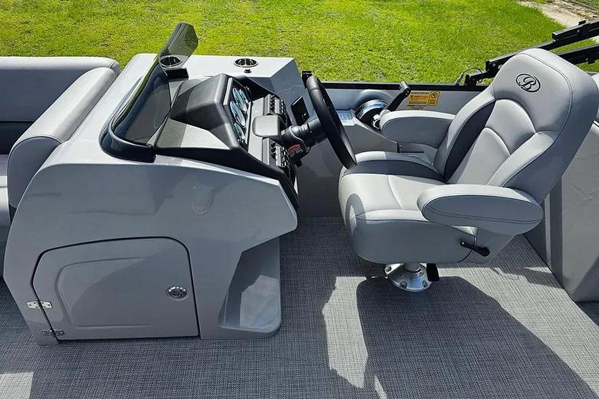 2026 Bentley Pontoons Legacy 243 Navigator Ext