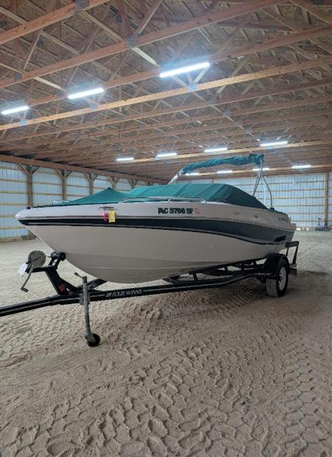 Used 2002 Four Winns Horizen with Trailer