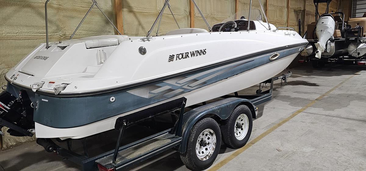 Used 2001 Four Winns 214 FunShip