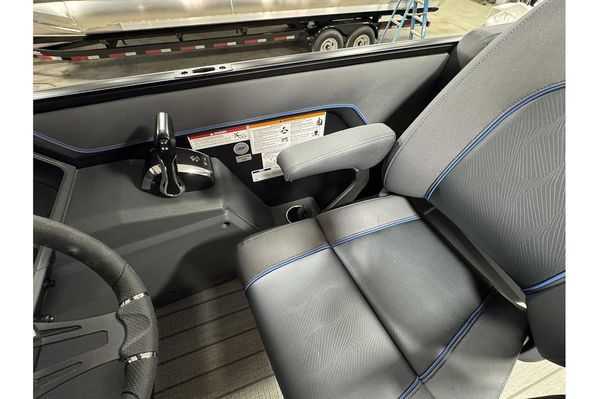 2025 Manitou Explore 24 Navigator