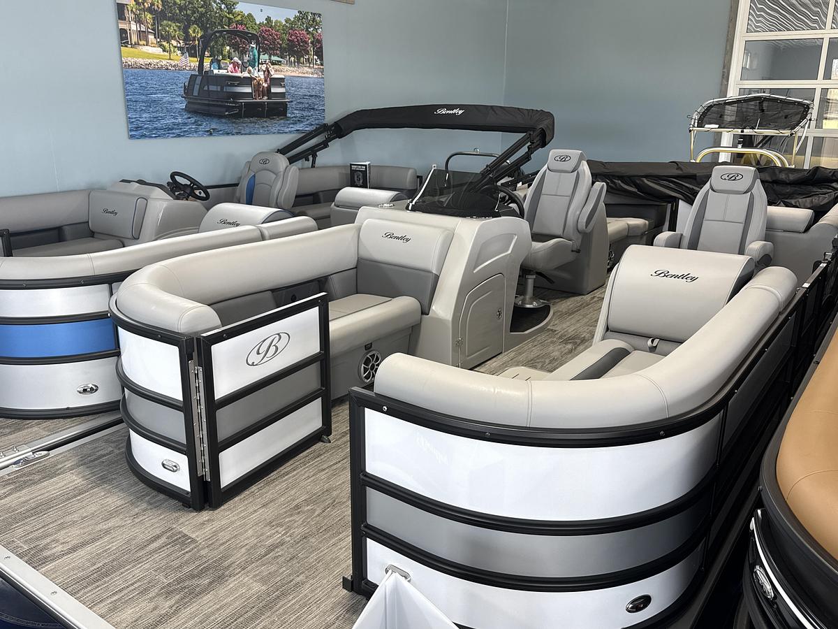 2026 Bentley Pontoons Legacy 243 Navigator Ext