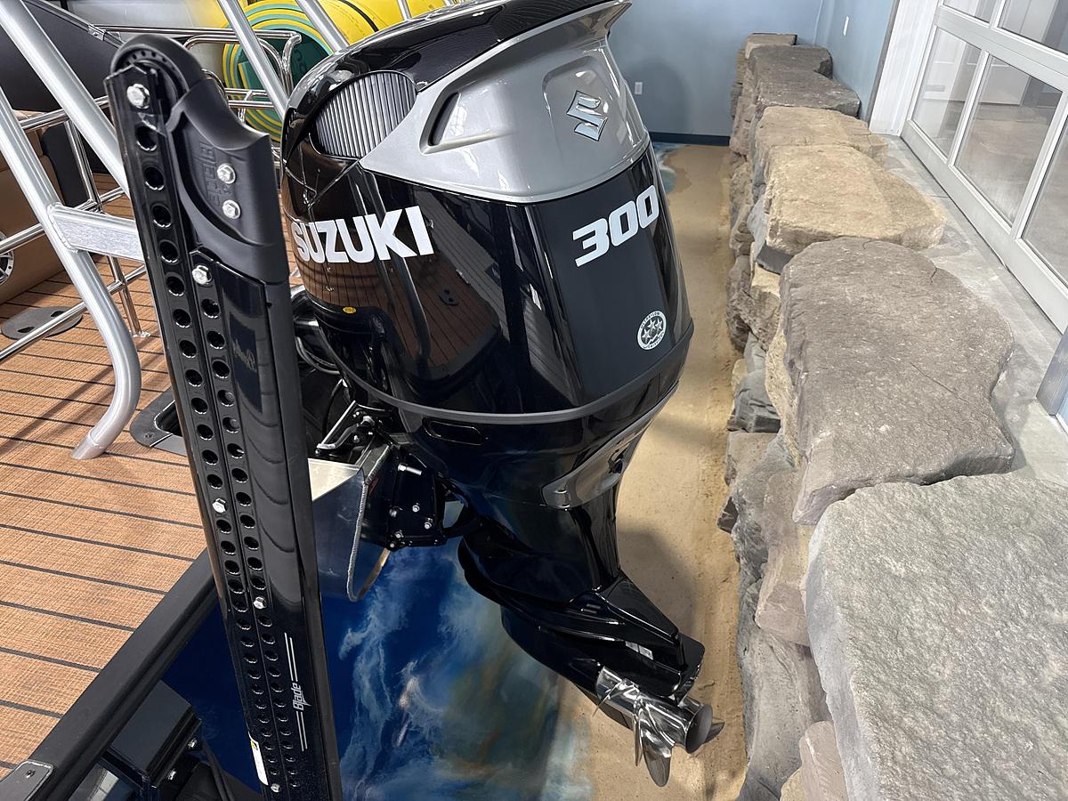 2026 Bentley Pontoons Elite 253 Swingback dual captain