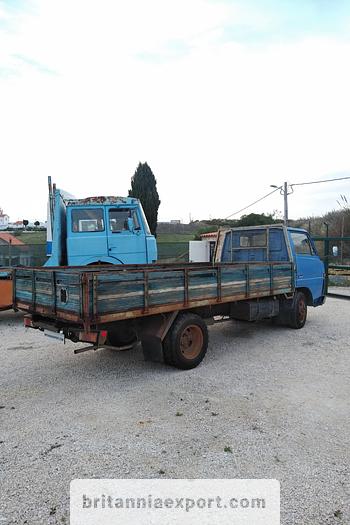 Used 1981 TOYOTA Dyna BU30 300 6 tyres truck.