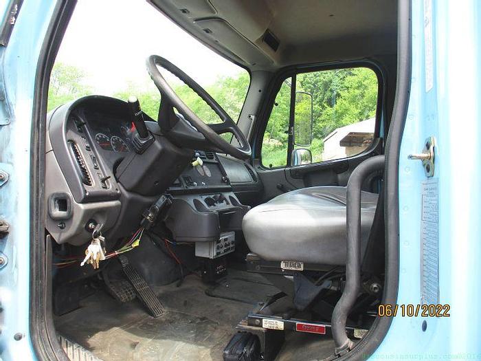 Used 2004 Freightliner M2-106