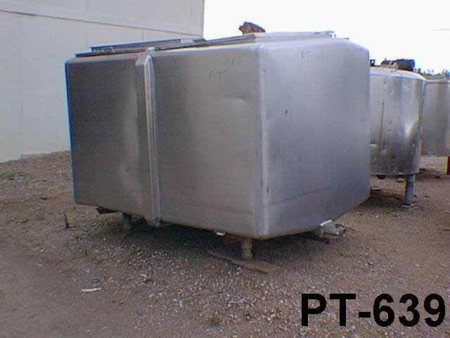 Usado 1000 GALLON MIX TANK WITH CENTER AGITATION