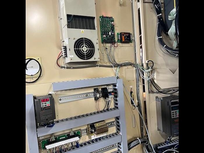 Used 1998 OKUMA & HOWA 611V - Fanuc control, 50 Taper